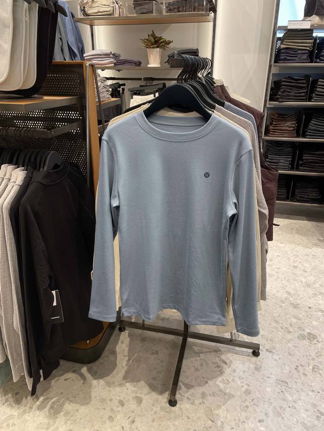 Lululemon24秋冬新品！男士阳离子双面绒保暖休闲弹力长袖！掌柜力荐！线上线下同步！代工厂出品！品相赞！客供阳离子双面绒面料！手感细腻柔软亲肤舒适！上身保