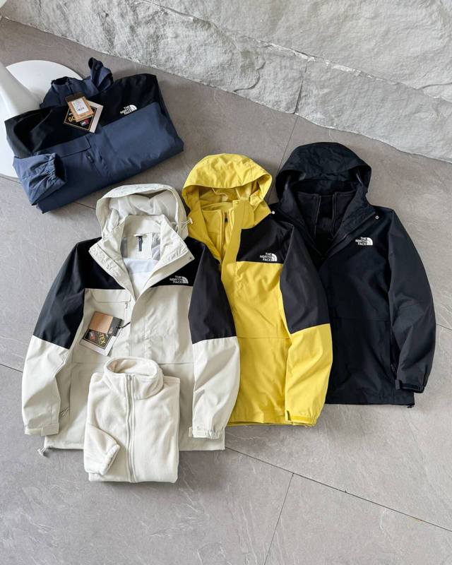 上新！ ，2024冬款thenorthface北面户外冲锋衣三合一外套！内附两排拉链加内衬380G银狐绒双面绒，既保暖又可拆卸单穿！可cp结合起来当情侣男女同款