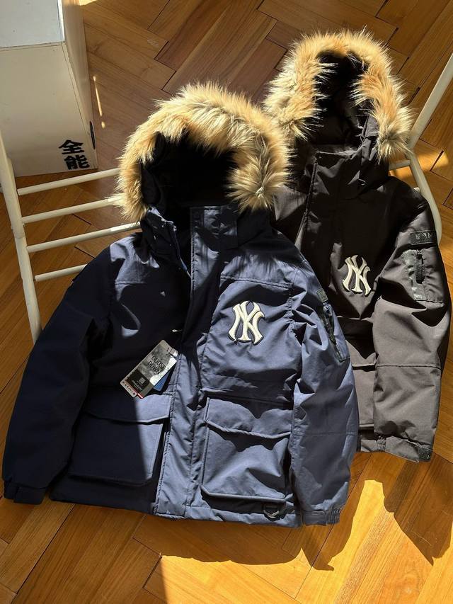 供 真毛领得物版本 Mlb基础徽标 纽约洋基队 Fw21系列 徽标毛领连帽加厚羽绒服 男女同款 顶级独家版本，已加装得物防盗扣 黑色 藏青 S~Xxl 一货难求