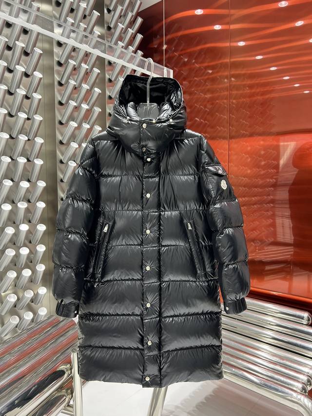 顶级复刻 Moncler 蒙口徽标纯色长款亮面羽绒服男女同款官网同步在售！ 90白鸭绒填充行走的棉被！蒙口moncler 长款玛雅 法国羽皇 Fw最新出品 长款