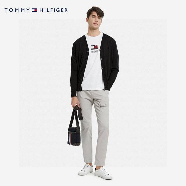 Tommy Hilfiger 汤米 24秋季男士时尚休闲v领开衫针织毛衣！美国专柜款，国内无售，某宝上就几家代购在售！100%特定进口棉纱 手感超级好，重点是很