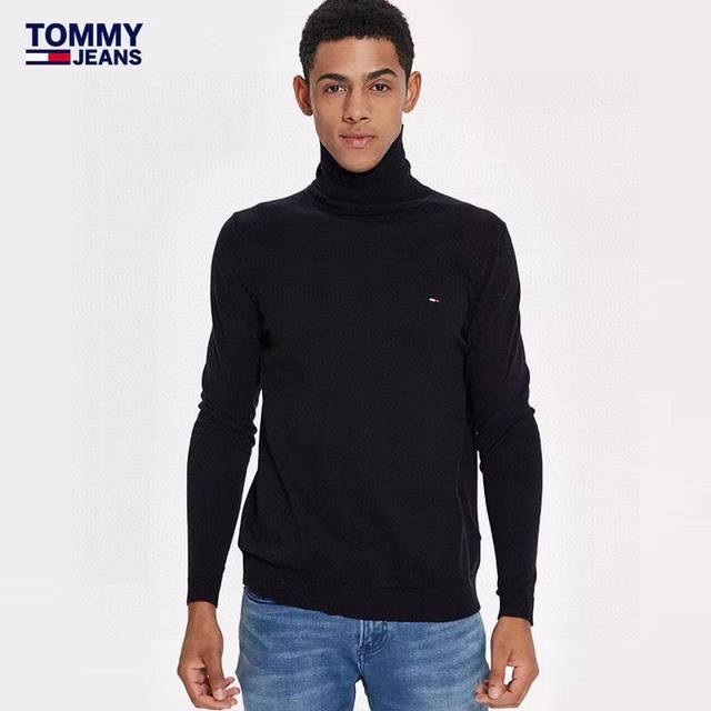 Tommy Jeans 男装2024秋冬高领针织衫 大家都非常熟悉的经典款 套头高领也是常青款， 每个人都需要的基础百搭款式！ 秋冬季一件高领针织衫 几乎是万能