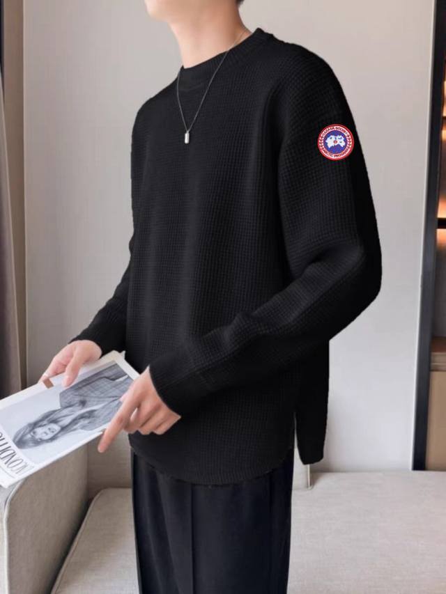 Canada Goose 加拿大鹅华夫格简约百搭加绒圆领卫衣 闭眼入，简约而不简单的一款，版型超好，休闲时尚 简约百搭又遮肉显瘦，完全不挑身材 胸前刺绣增添品牌