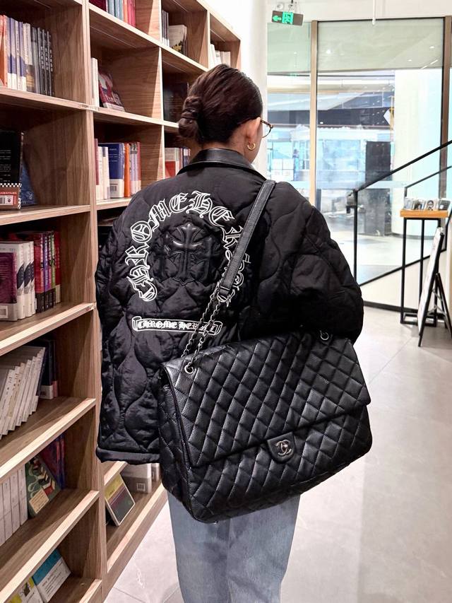 Chrome Hearts 克罗心十字架花银纽扣外套 衍缝拼接葫芦格造型 重工设计 后背皮质十字架重工刺绣 皮领设计 更有质感 宽松版型 男女同款 Color：