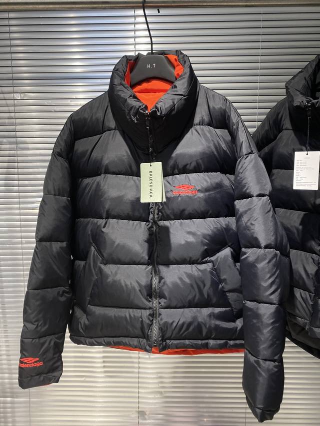 上新 黑红色正面 上新 Blcg 23Fw 3Blogo双面棉服 原22,800购入，精选再生1Oo%聚酯纤维纱线制成，主身面料为400T再生尼龙面料，高密尼丝