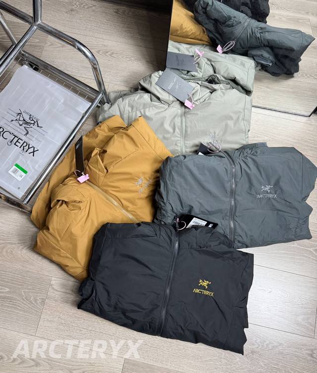 上新上新 -24Ss秋冬新arcteryx Atom 始祖鸟经典四色阿童木刺绣棉服连帽情侣棉服外套- 颜色：黑金 灰色 棕色 绿色 尺码：S-2Xl Atom