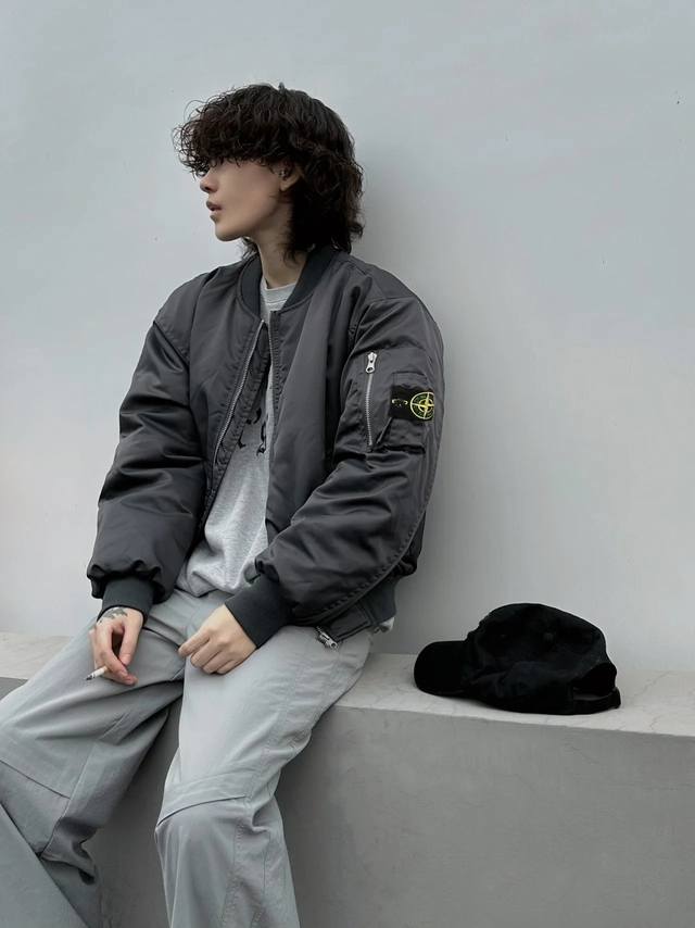 高品质 #Stone Island 石头岛 Fw24冬季经典高街羽绒棉服飞行服夹克棒球服外套 无性别款 *这款是防风效果非常不错的羽绒棉服外套，仿生荷叶科技面料