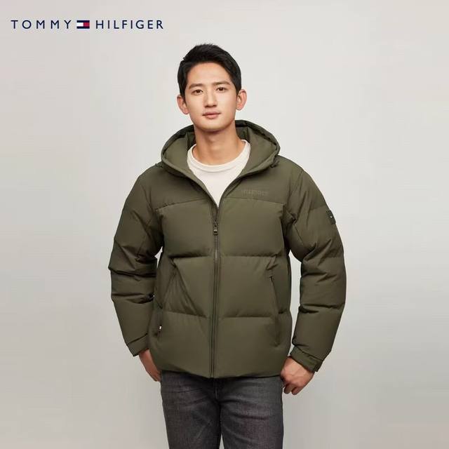 顶级鹅绒原单来袭，冬季新品tommy汤米男士连帽防风防水羽绒服。简约大气的上身效果，轻熟优雅，简洁而不单调的一件羽绒服。作为正单出货，一切细节 品质把控 无可挑