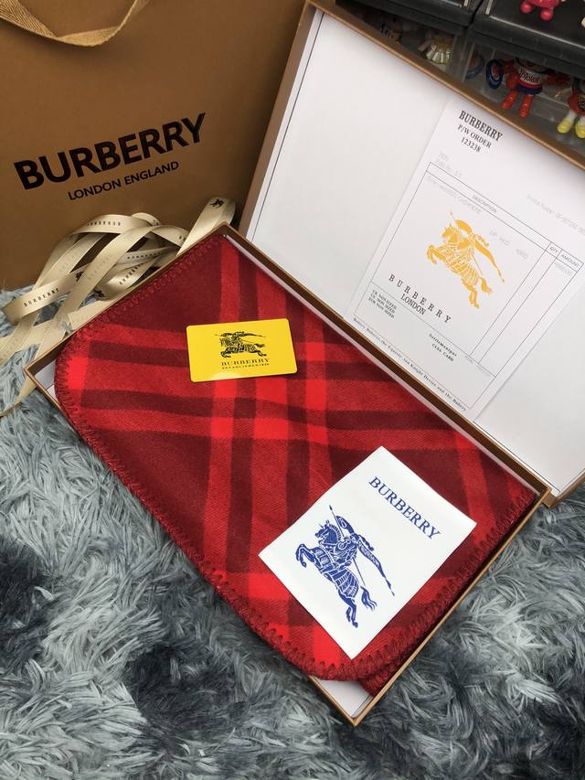 控 Burberry巴宝莉围巾顶级最高版本』 重磅来袭通过关系搞到一批海关扣押的巴宝莉围巾 全球最火的款式之一 可以承载岁月的经典之作 永不过时 独家渠道 全套