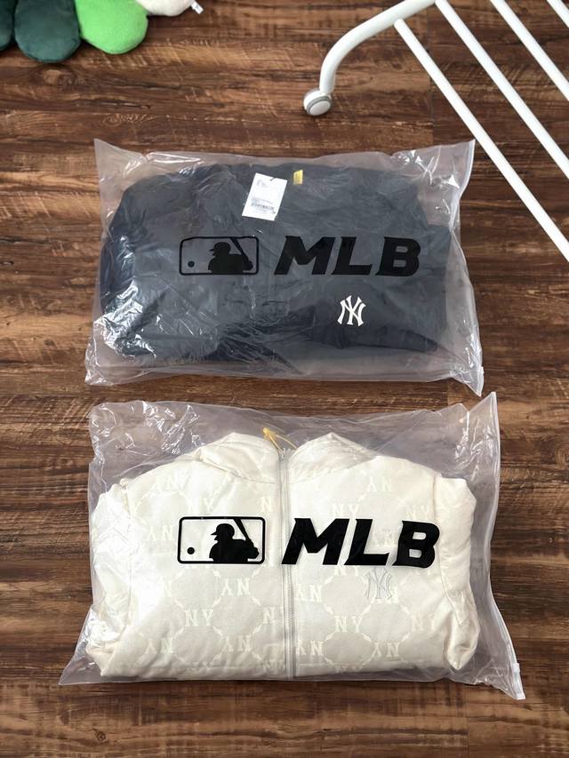 特价处理 Mlb 24Fw 男女情侣款钻石暗纹老花满印短款连帽羽绒服。 月销500+货号djm12X猫 0+ 出口尾货！纯正外贸代工厂渠道！ 定制满印面料，手感