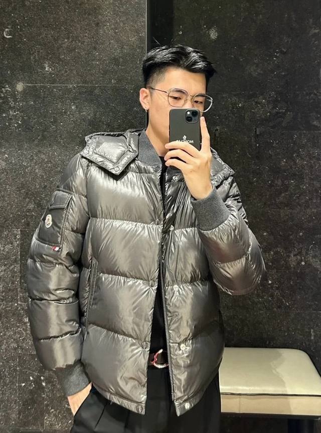 模特图！ 24Ss新款0Moncler 蒙口 Maljasset短款羽绒服夹克外套. 连帽可脱卸.脱卸后可变棒球领夹克外套. Maljasset短款羽绒夹克以当