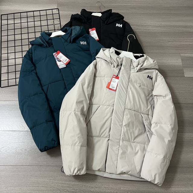 Helly Hansen 海丽汉森 Hh 新款专柜同步连帽黑马型三色保暖户外必备科技感十足羽绒服外套！ 官网同步在售 黑色 藏青 和灰白色 户外休闲都可驾驭！客