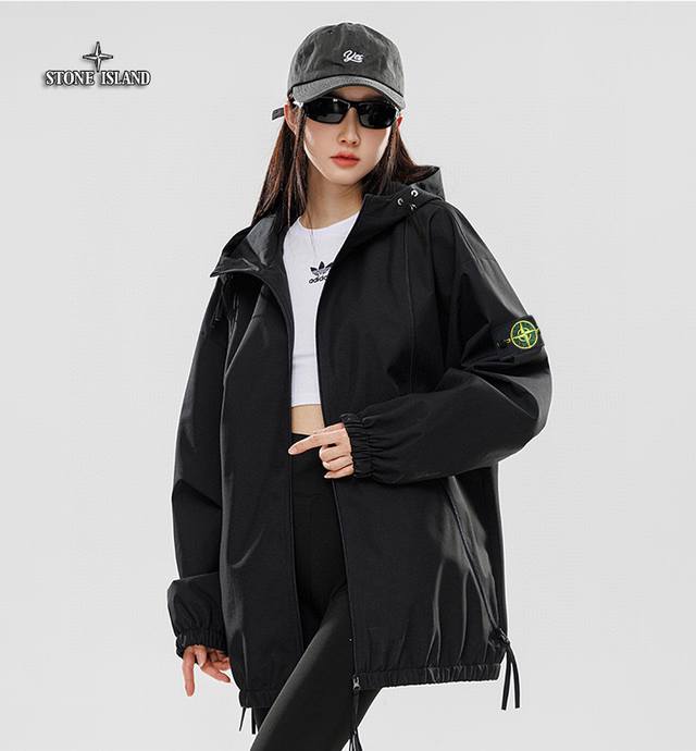 上新 ！！ ！！！ Stone Island石头岛 海外版户外山系美式防风防水机能运动连帽冲锋衣外套 男女情侣款 网络线上炒鸡火爆 海内外人气爆款∽ 采用新颖独