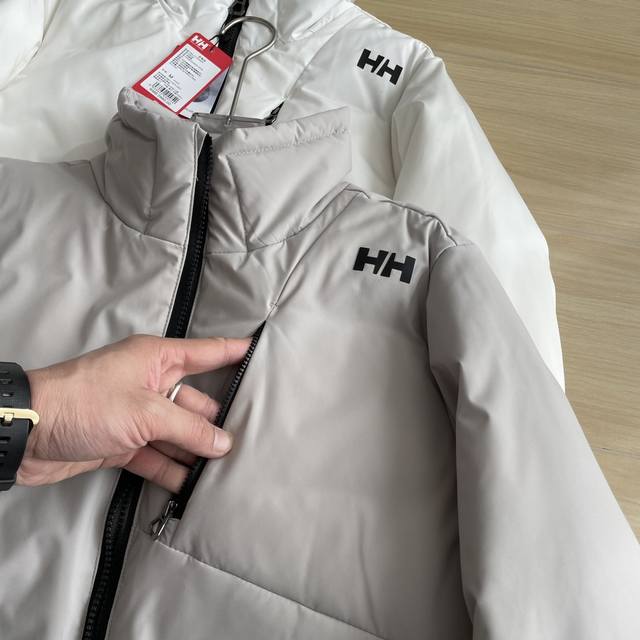 细节图 官网同步女款helly Hansen Hh 海丽汉森冬季保暖小高领短羽绒服外套 货号:Hc3Wcdj92W 小高领短款羽绒服基础且具有设计感 右臂hh