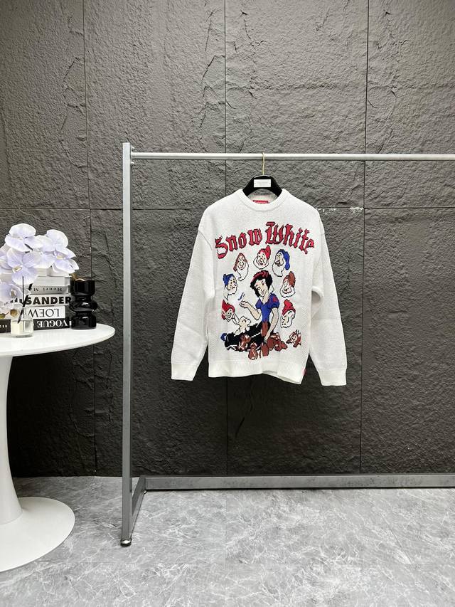 Supreme Fw24 Snow White Sweater 迪士尼联名 白雪公主图案提花圆领套头毛衣 男女同款 整件衣服非常厚实 百棉毛纱编织 不起球 高品