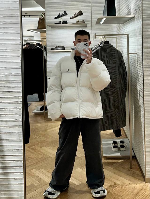 Balenciaga 巴黎世家 24Ss 3B镭射logo滑雪系列棉服外套 原版开发 官网同步 限量联名棉服外套原版 P25500购入开发 全部细节一致 投入工