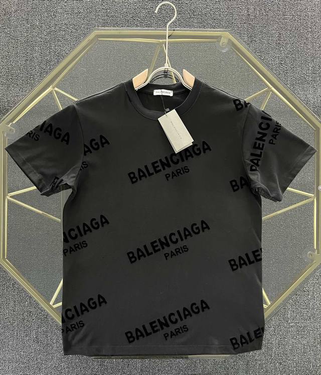 高品质 Balenciaga 巴黎世家提花植绒t桖， 25Ss春夏新品，官方旗舰店同步开售，全身上下logo提花植绒工艺，采用230克平纹双纱纯棉面料，经磨毛处