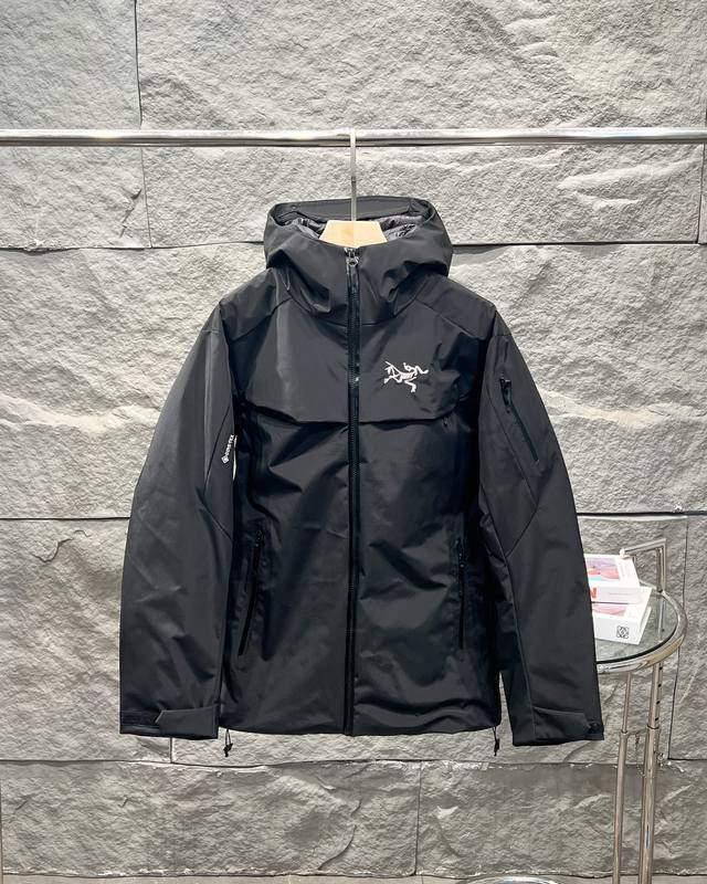 上新 Arcteryx 始祖鸟macai Jacket连帽滑雪服羽绒服 买菜款大鸟来袭！！ 这款鸟家羽绒服俗称‘’买菜‘’ 本年度最具代表性的鹅绒羽绒服 探索户