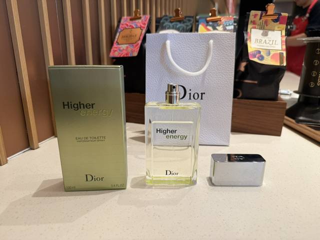 上新！ ，专柜版～配手袋dior迪奥更高能量。规格：100Ml。Dior Higher Energy, 2003。调香师：Nathalie Gracia-.Ca