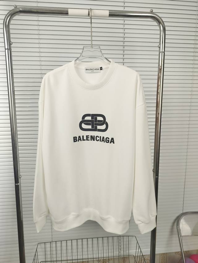 上新 加绒 巴黎世家锁扣圆领卫衣 Balenciaga巴黎世家情侣款锁扣印花圆领卫衣 Ins小红书超火爆款系列 宽松潮流高街百搭 搭配情侣款更佳 贴身柔软舒适