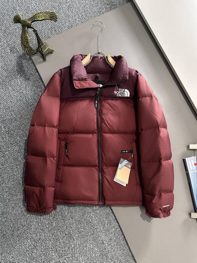 十三色 Thenorthface北面1996Nuptse 1996 经典款 美版 羽绒服 顶级原版 男女同款 刺绣： 进口全新百灵达绣花机定制万针电绣，饱满 立