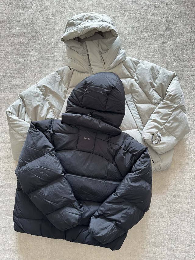 原单 Rotol Eskimo Hood Down Jacket 保暖连帽抽绳机能羽绒服 90%鸭绒 蓬松度800 柔软轻盈 轻便保暖 防风性能优异 黑色 米白