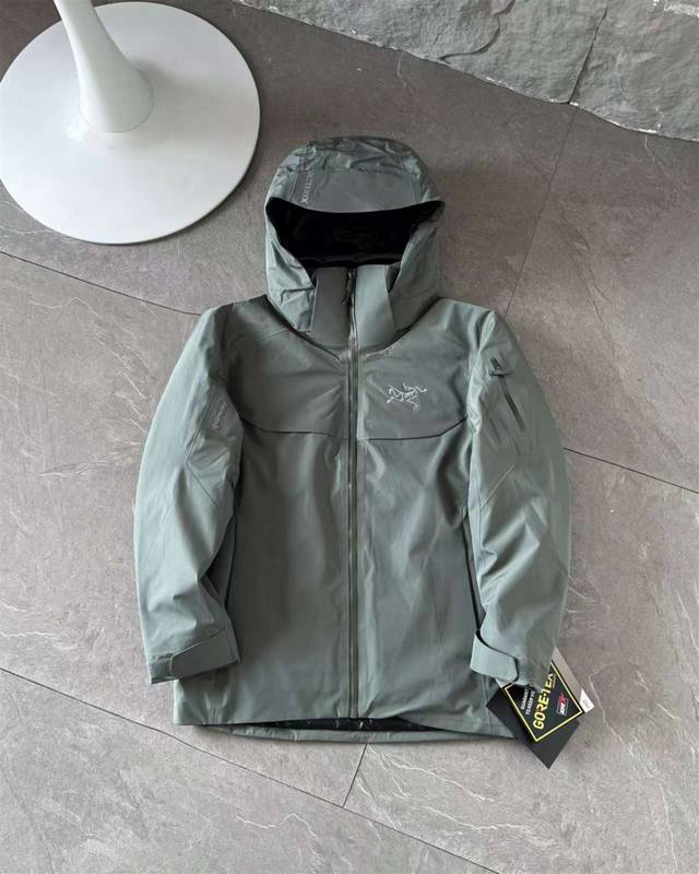 24Ss冬款高品质鹅绒羽绒服！帽子可拆卸！Arcteryx 始祖鸟macai Jacket男款厚款连帽滑雪服鹅绒羽绒服！纯纯的高货！！买菜款大鸟来袭！！这款鸟家