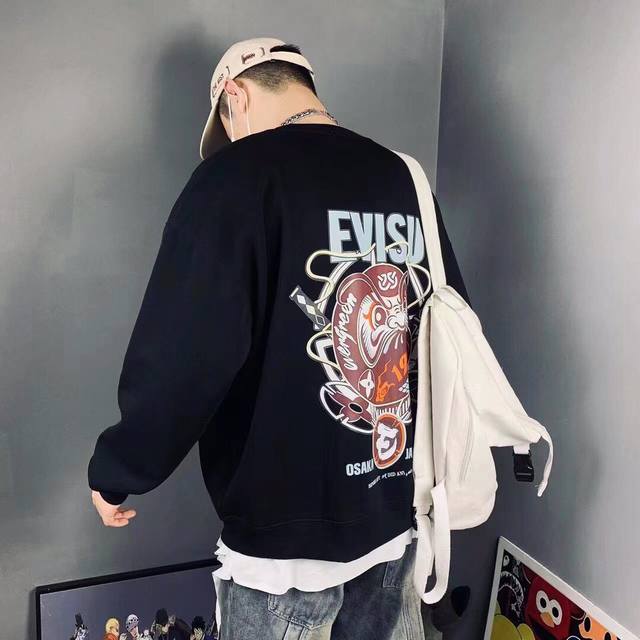 上新档口：上新 Evisu 福神新款标志达摩印花水貂绒卫衣 高端定制 水貂绒柔软舒适 品质请看实拍 衣服上你能看得见 胸前字母logo和背后口袋印花图案完美配色