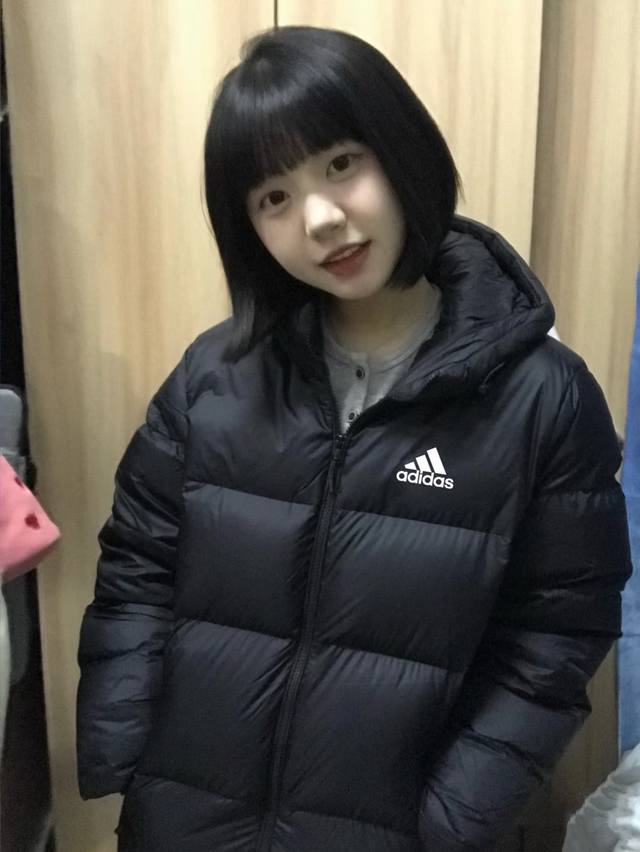 绒子含量％ 255 大朵% 白鸭绒国标阿迪达斯adidas羽绒服百搭情侣款真正羽绒服 此款羽绒服采用大朵 绒蓬松度舒适度非常好！质量不是吹的！不是正真白鸭绒赔4