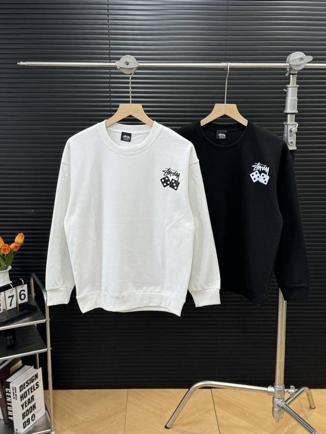 Stussy 斯图西 秋冬季经典基础骰子印花男女情侣圆领卫衣 -颜色：黑色 白色 -尺码：M L Xl 2Xl 3Xl 高品质360克高克重纯棉，亲肤透气不起球