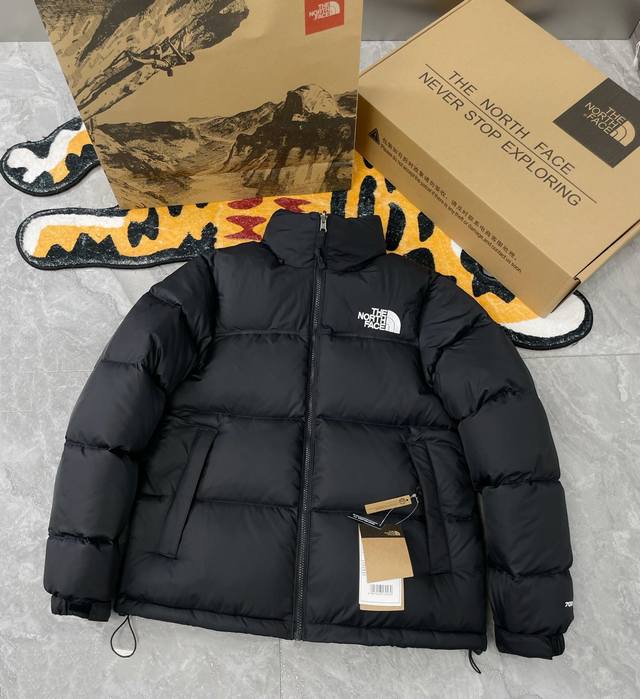 Nfc芯片弹窗 The North Face北面 22Ss 1996Nuptse 4Nch户外经典拼色羽绒服 联冲锋衣 设计理念： The North Face