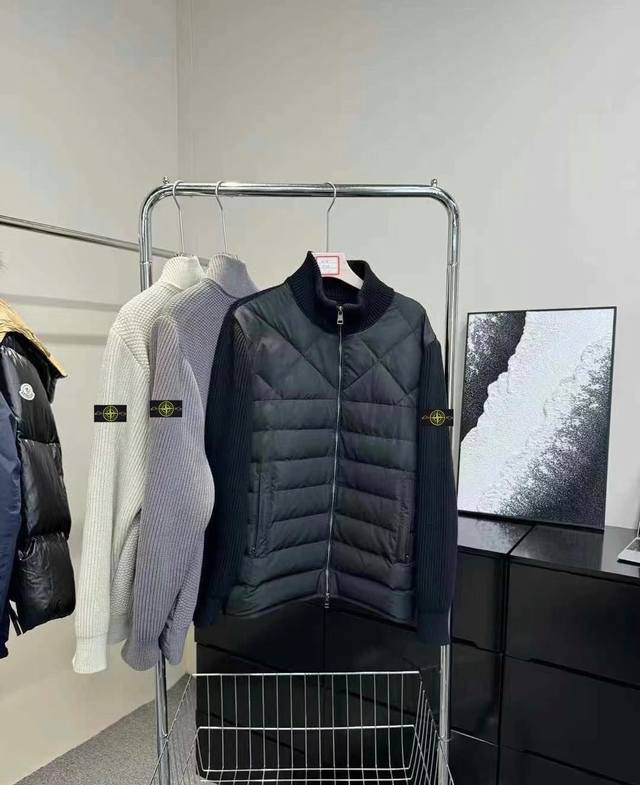 Stoneisland 懂货的人都懂 24Ss羽绒拼接连帽羽绒服拼接处采用90白鸭绒羊毛混纺面料！ Moncler蒙口 针织拼接立领薄款羽绒服 冬天的内搭神器2