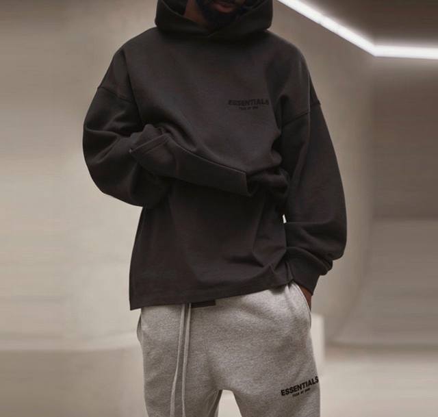 纯原抓绒fog Fear Of God Essentials复线第八季植绒字母重磅高街加绒连帽卫衣 情侣款 同款毛圈在售，报单记得备注哦 纯原级重磅好货来袭，原