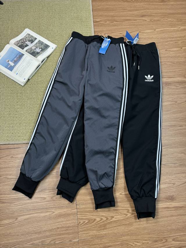 Adidas三叶草冬季新款白鸭绒裤情侣款松紧腰休闲时尚外穿防风羽绒裤 24过冬神器，拒绝臃肿，完美裤型，超帅修身保暖高档运动裤！ 放弃了许许多多的臃肿设计，绝对