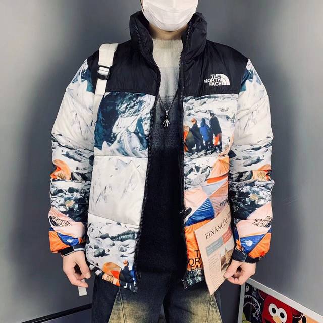 The North Face 北面限定动感大爆款羽绒棉服街头嘻哈复古情侣款原单精品 今年大火设计必须成为年度最潮元素北面向来是高端路线 此款出品必须精品 面料复