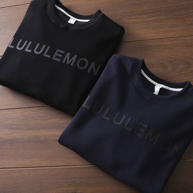 Lululemon新款男士休闲运动加绒圆领卫衣！经典时尚款，客供纯棉针织复合加绒面料，柔软亲肤，保暖舒适！胸前、袖臂硅胶立体logo烫印，定织螺纹领口、下摆，领