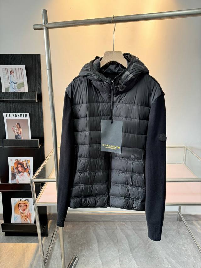 蒙口moncler** 2024最新立领针织拼接羽绒服 整套内衬 防风保暖 采用90白鸭绒 整件衣服上身轻便舒适简约奢华精致时髦的一款高端奢华羽绒服单品,一款气