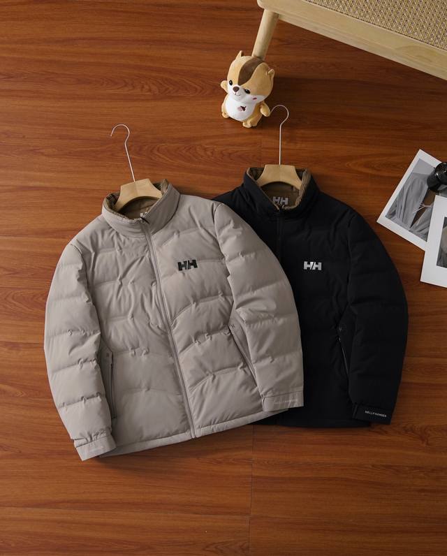 Helly Hansen-海丽汉森白鸭绒上身轻盈不厚重商务休闲 男士轻便保暖羽绒服 高密度防风面料:优质纤维复合面料，密度高疏水性强,有效阻隔雨水入侵，户外风雨