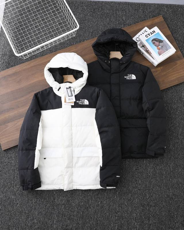 Thenorthface北面派克服鹅绒羽绒服上新北面经典保暖羽绒服，经rds联盟认证的550蓬松度保暖鹅绒填充，M码290克的冲绒量 ，十分厚实保暖。时尚饱满的