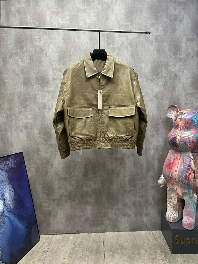 Fear Of God Essentials 24冬季复古机车风皮衣夹克棉服外套 Fog冬季新款外套 机车风皮衣夹克棉服 Pu皮复古做旧 质感细腻 微宽松短廓版