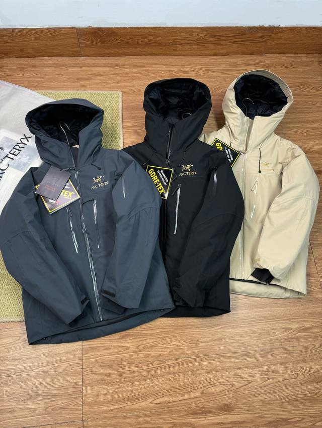 Arcteryx 始祖鸟 冬季男女同款款连帽保暖羽绒服 防风 防水 户外冲锋衣！高端品质 这款冬季羽绒服时尚保暖，防风挡雨，正是高山， 性能的城市妙用！ 整衣采