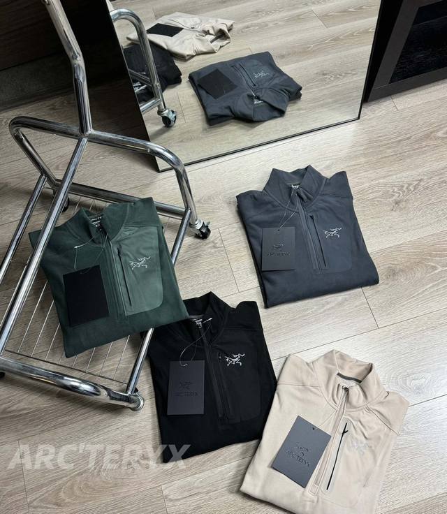 24Ss秋冬新款始祖鸟arcteryx 轻量化户外运动高弹德绒情侣长袖打底衫- 颜色:黑 深灰 米黄 墨绿 尺码:M-Xxl 双面德绒面料，绒面温暖不起球 双层