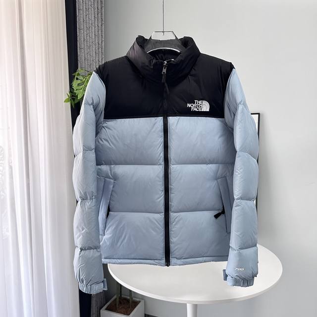 以太蓝 The North Face｜北面1996Nuptse 经典款 羽绒服 颜色：奶白色、以太蓝、粉色、藏青色、抹茶色、石墨灰、黑色、酒红色、小麦色、抹茶拼