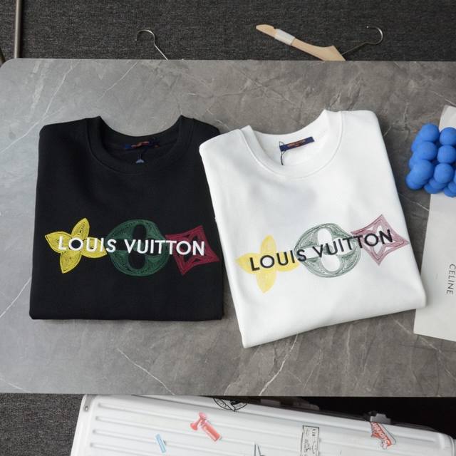 顶级复刻 高端定制 - Louis Vuitton Lv路易威登 新款胸口刺绣休闲圆领卫衣 - 款号：W24042 - 颜色：黑色 白色 - 购入原版开模打造，