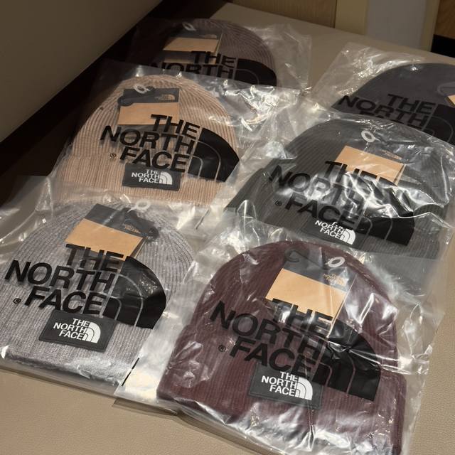 北面 The North Face 大标 毛线帽 冷帽 官网在售 秋冬款 高弹力针织面料 舒适透气 保暖御寒 翻边设计 帽子正前方经典北面大标刺绣logo 低调