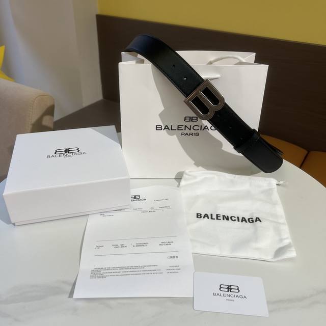 Balenciaga巴黎世家新款时尚腰带，原版光皮搭配原版底皮，配上复古经典扣，时尚百搭，宽度3.5Cm，颜色，枪色扣头