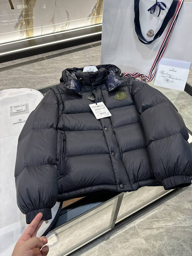 Moncler Cyclone 二合一羽绒夹克外套.实拍视频展示.一款衣服多种穿法.更多细节展示.