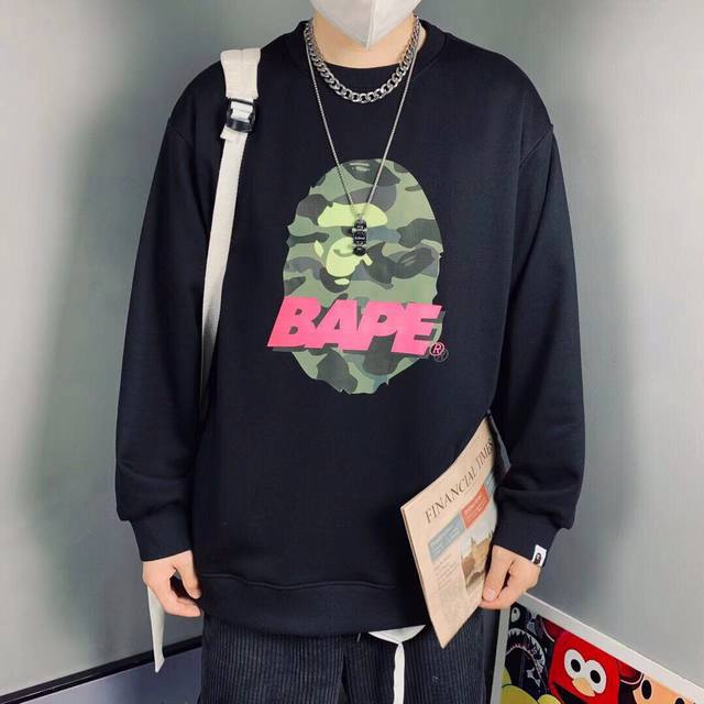 Bape Summer Camp猿人头迷彩印花圆领卫衣 迷彩字母猿人形象 增添军事感 让你成为最靓仔 官网发售款｜超级推荐｜超人气单品 亮点满满 秋冬宽松圆领卫