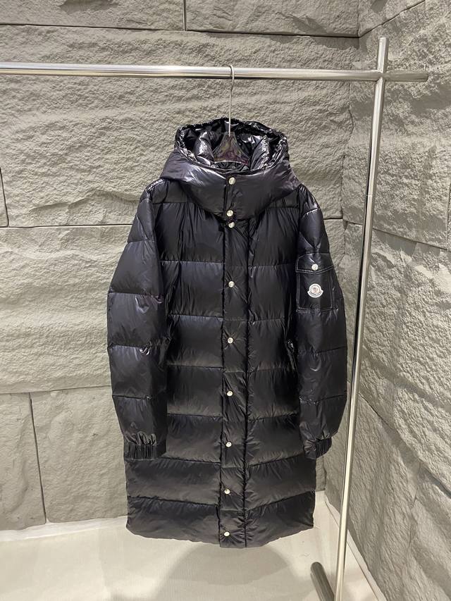 此款售后到1月12号！ 高品质moncler 蒙口徽标纯色长款羽绒服男女同款从头暖到脚，90白鸭绒填充行走的棉被！蒙口mon*Ler 长款玛雅 法国羽皇 Fw最