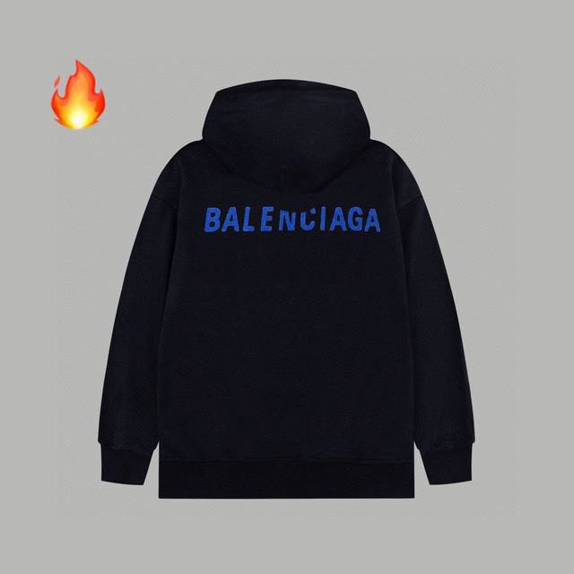 Balenciaga 巴黎世家2024Ss 前后经典字母印花加绒连帽卫衣 帽子用双层面料 相当厚实 帽子采用宽大抽绳设计，可松紧，随时保暖你的头面部，肩膀缝合处